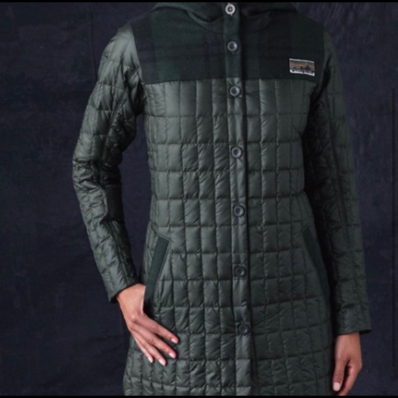 Patagonia Hooded Recycled Down Puffer Jacket - Picture 2 of 13